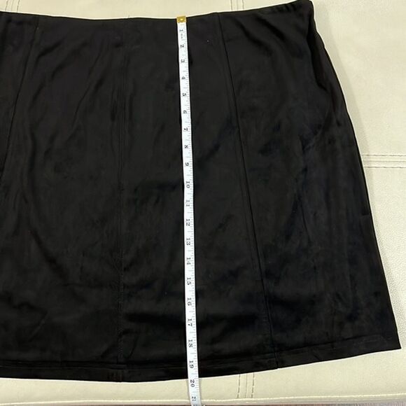 Franchessa’s Alya Black Faux Suede Black Skirt Size: 3XL NWT - Picture 6 of 8